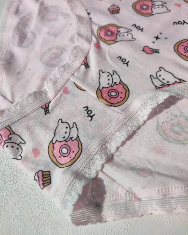 دونات زمینه صورتی