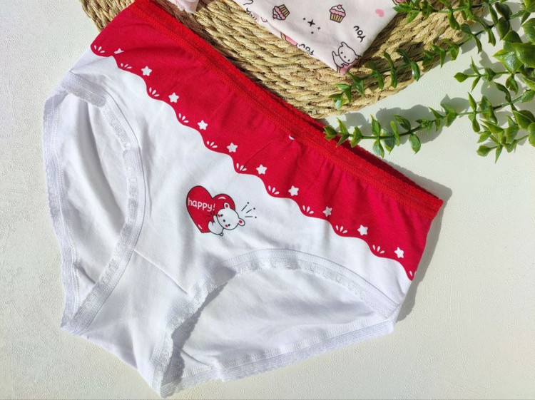 زمینه سفید خرس و قلب